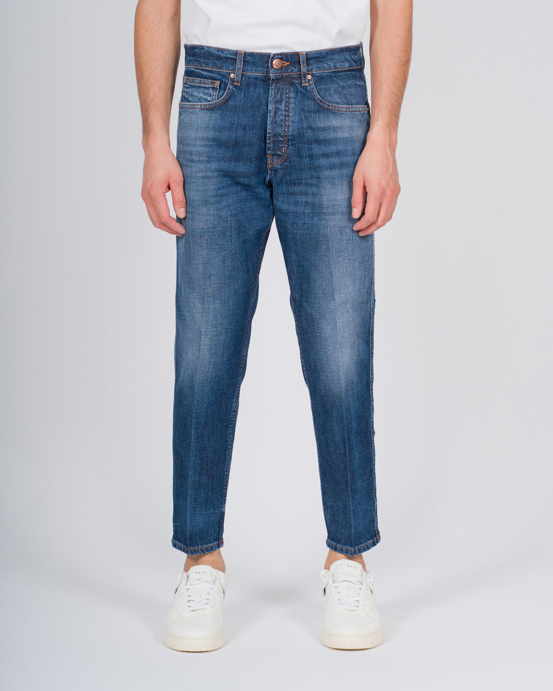 Jeans modello Seoul in denim blu con bottone oro rosa 