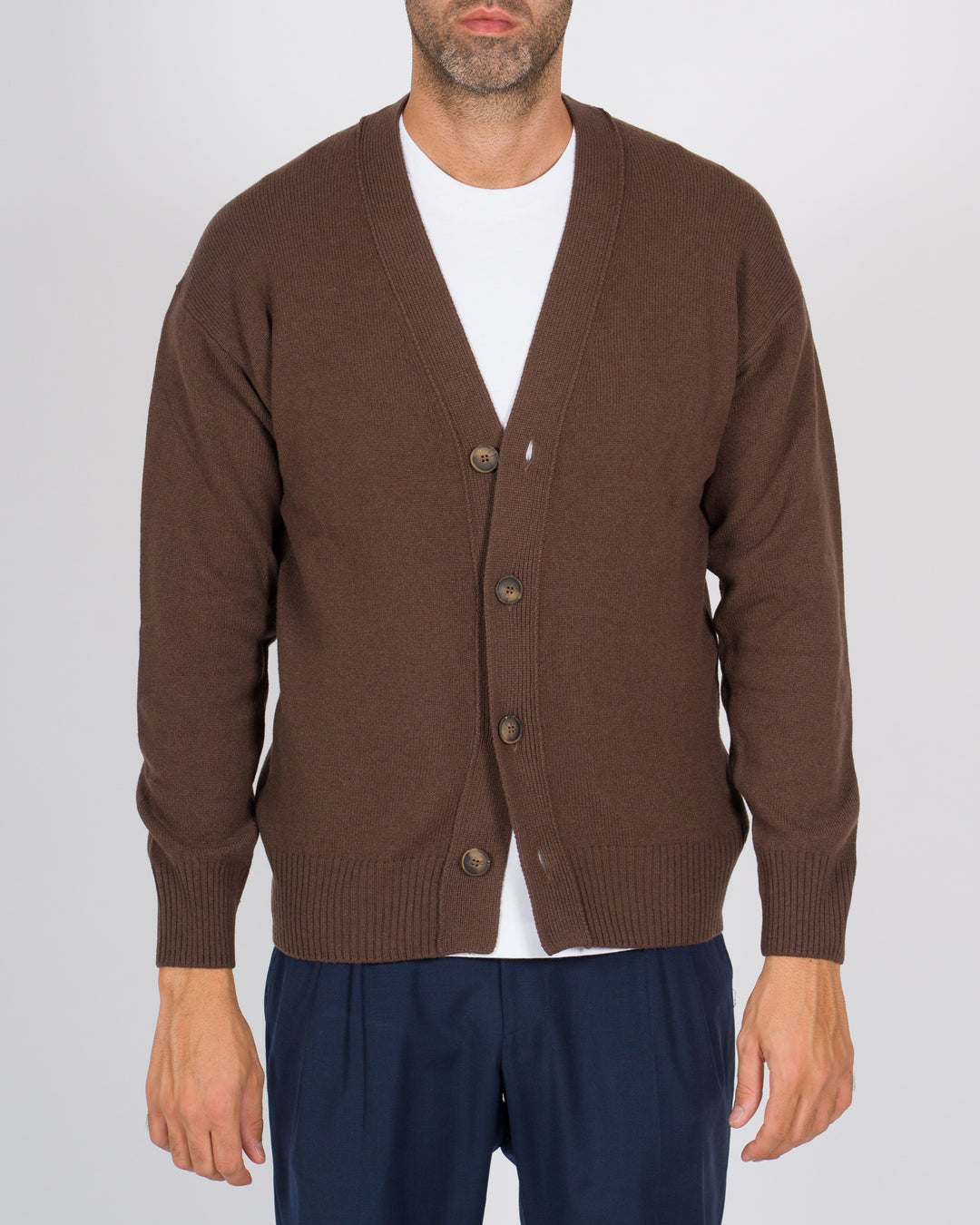 Cardigan con botton marrone 