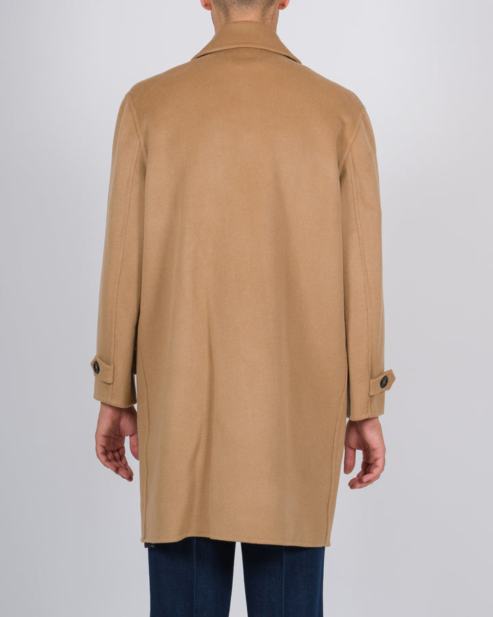 Cappotto doppiopetto in lana color cammello 