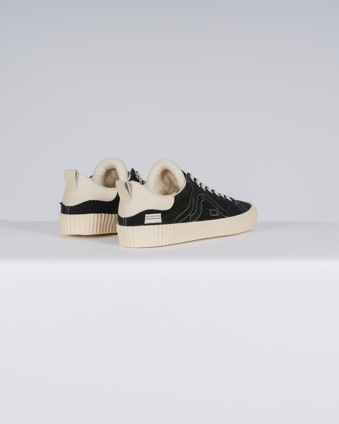 Wavy Suede Black<BR/> 