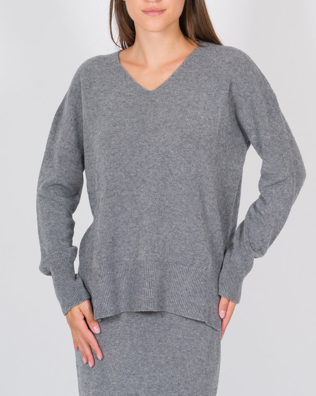 Maglia scollo a V grigio 