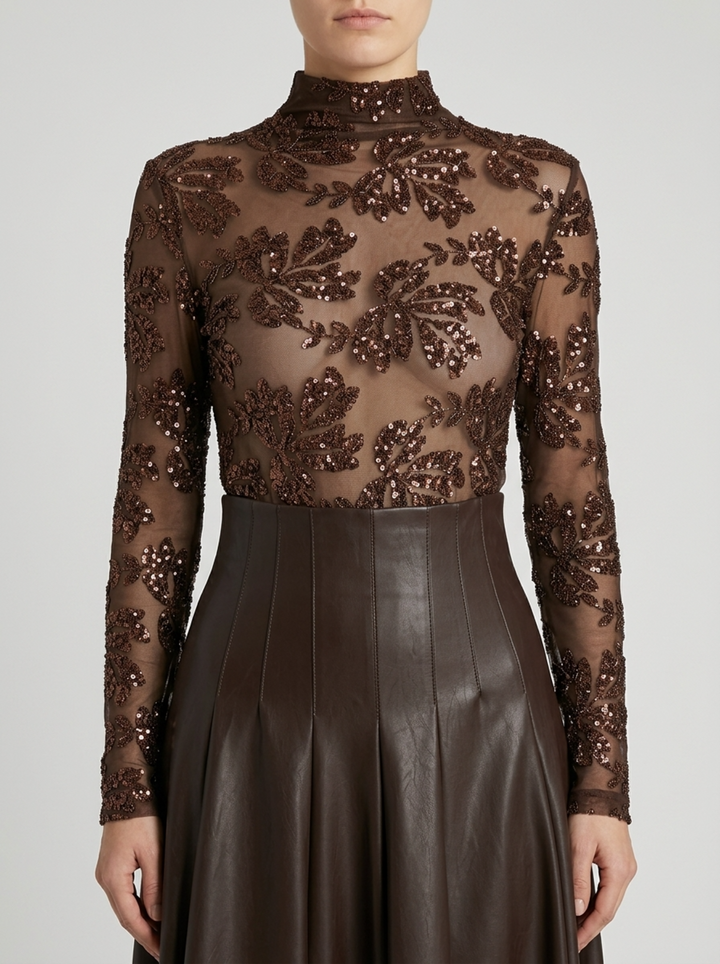 Maglia  in garza cioccolato con  ricami paillettes floreali 