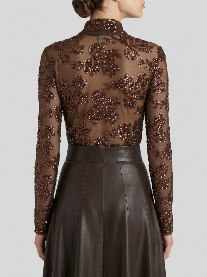 Maglia  in garza cioccolato con  ricami paillettes floreali 