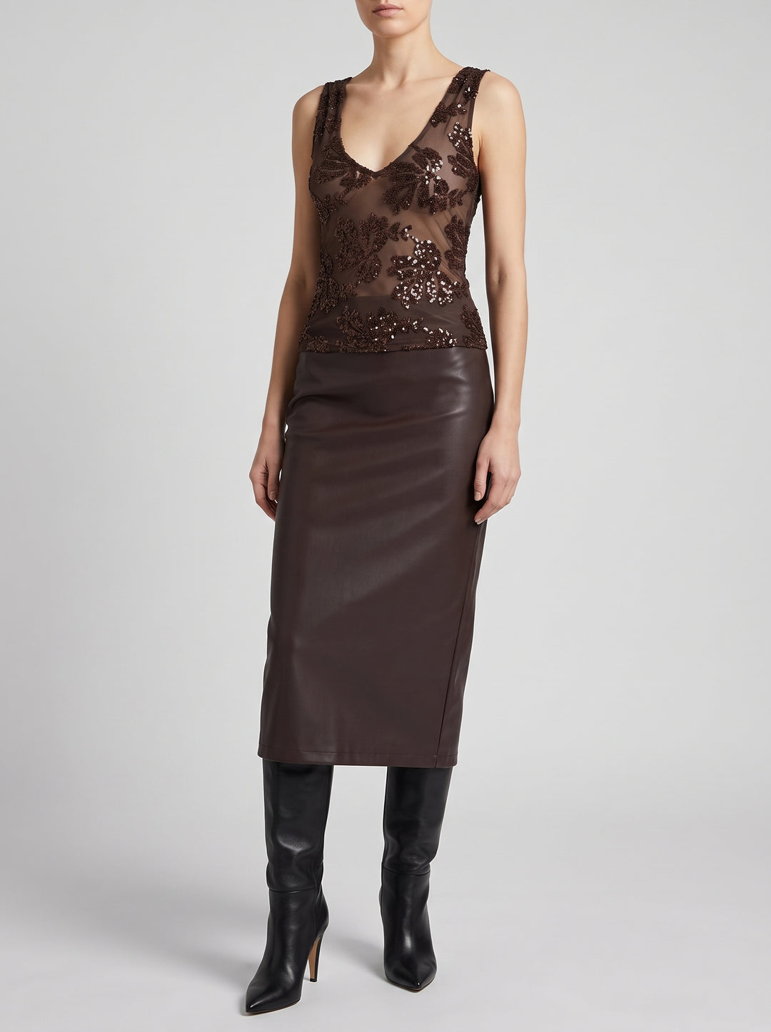 Top  in garza r cioccolato con ricami  di paillettes 