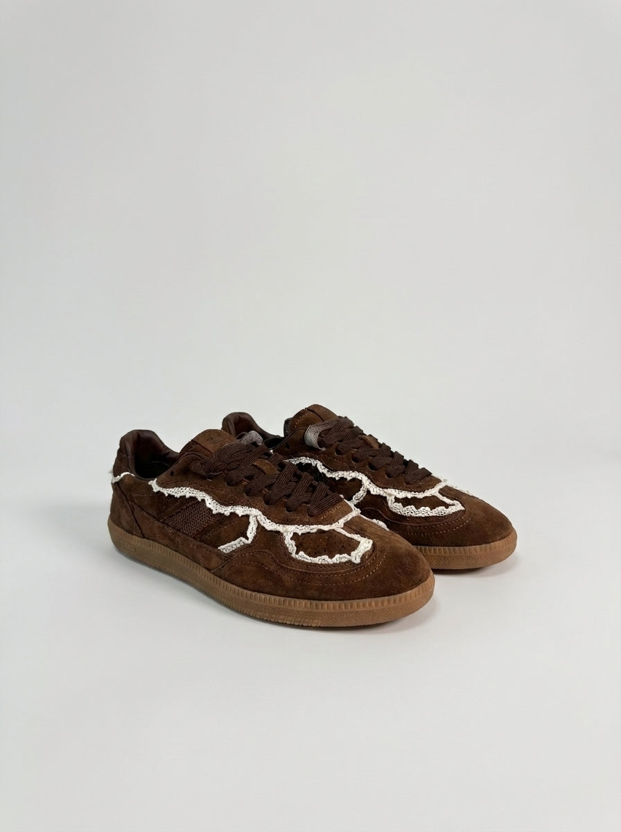 Sneakers  in camoscio moro con dettagli in macramè 