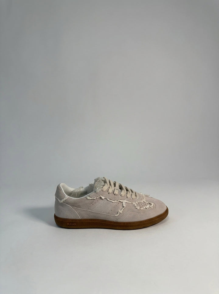 Sneakers  in camoscio panna con dettagli in macramè 