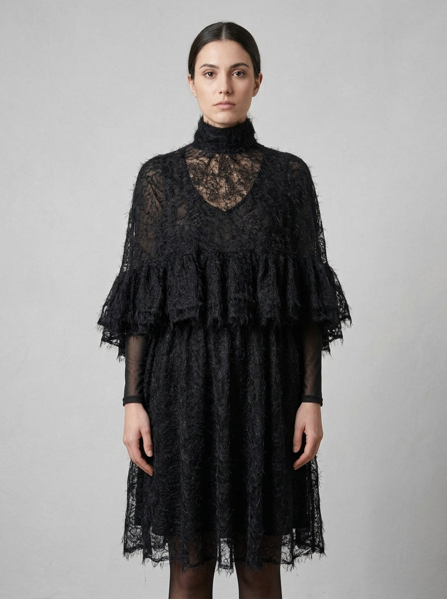 Maxi Abito Nero in Pizzo a Balze 
