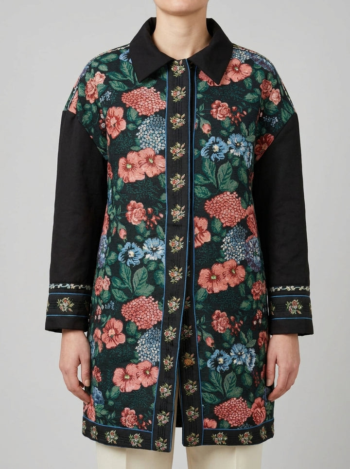 Cappotto double face nero con ricami floreali 