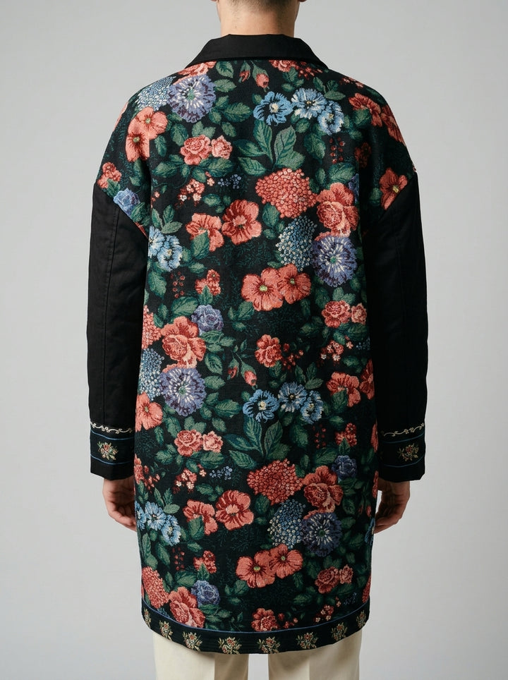 Cappotto double face nero con ricami floreali 