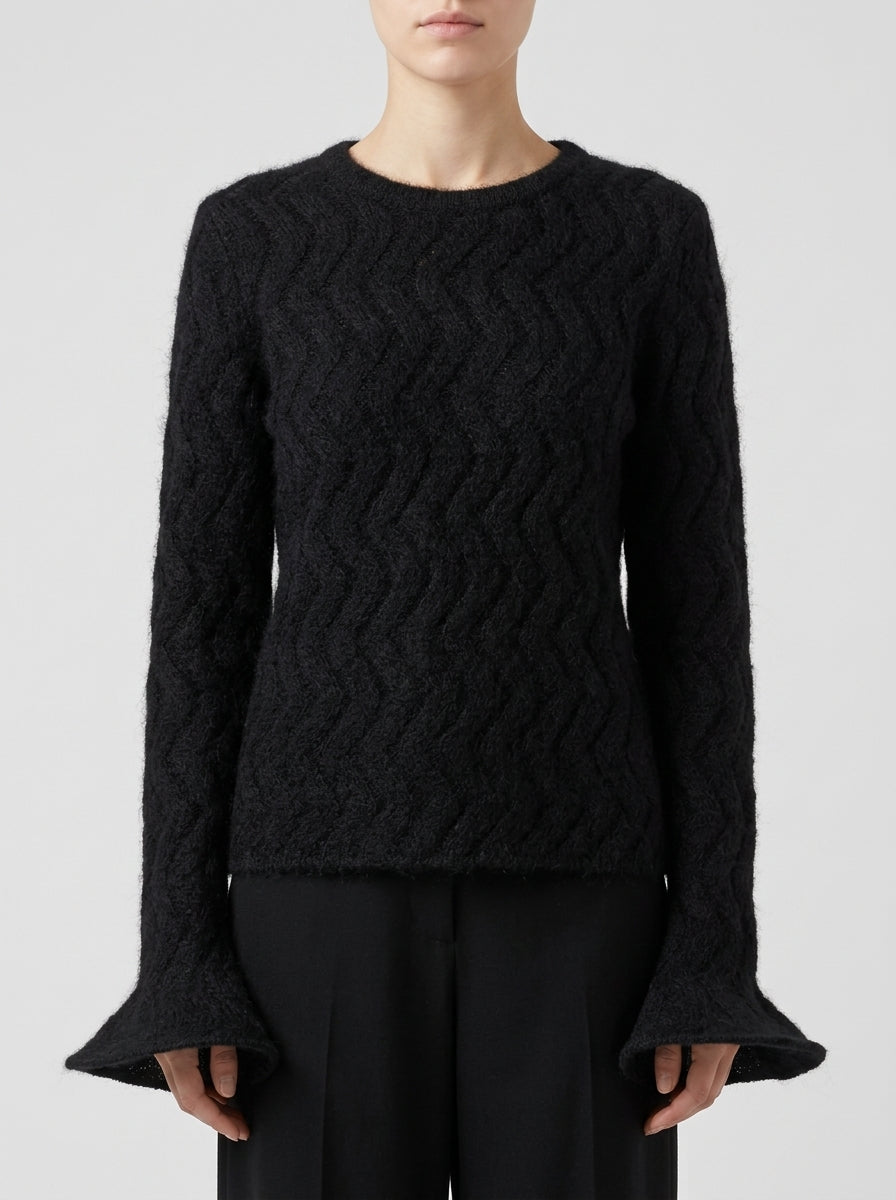 Girocollo in mohair nero con  maniche a ruota 