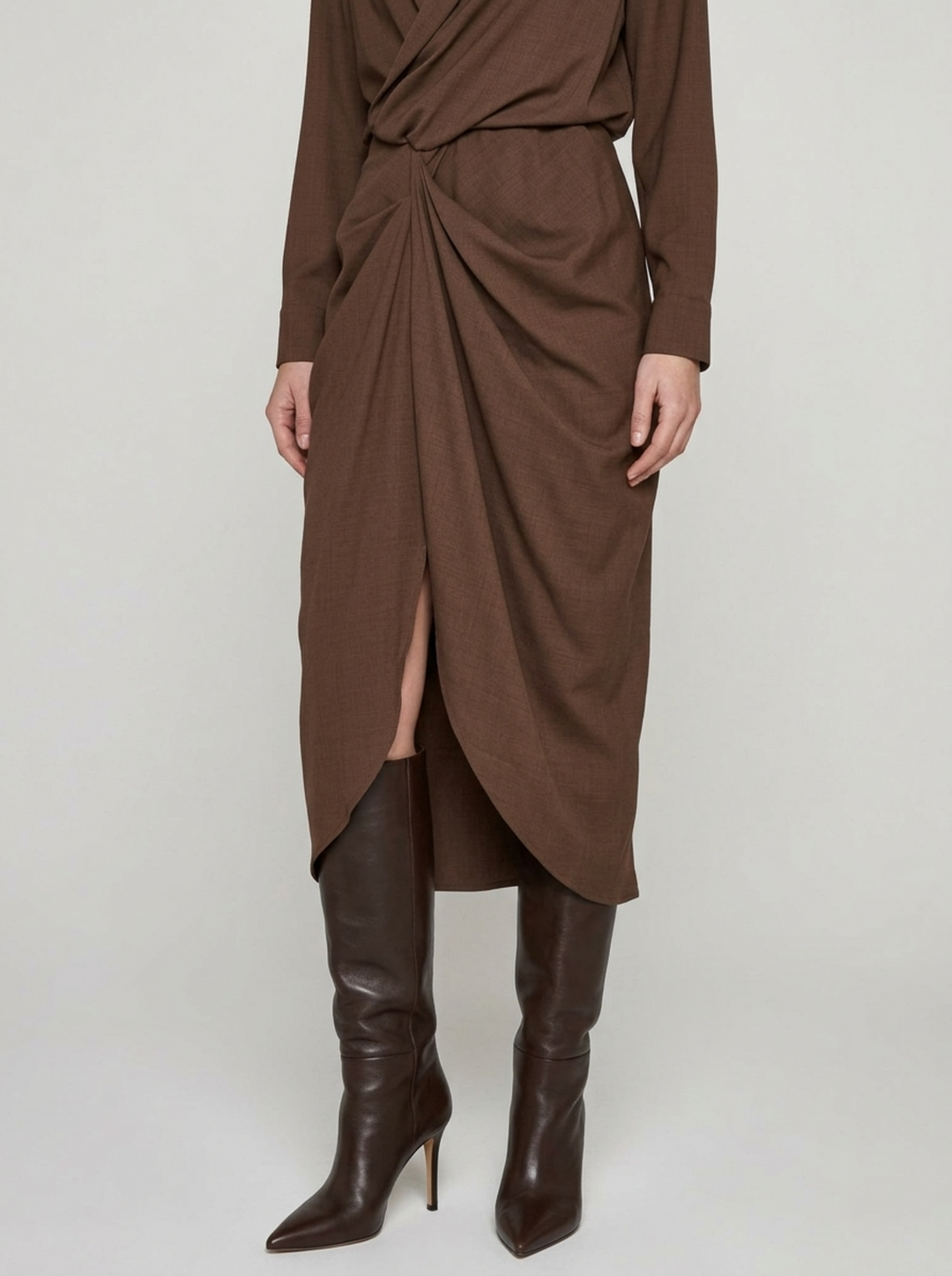 Abito marrone in fresco lana con  drappeggio 