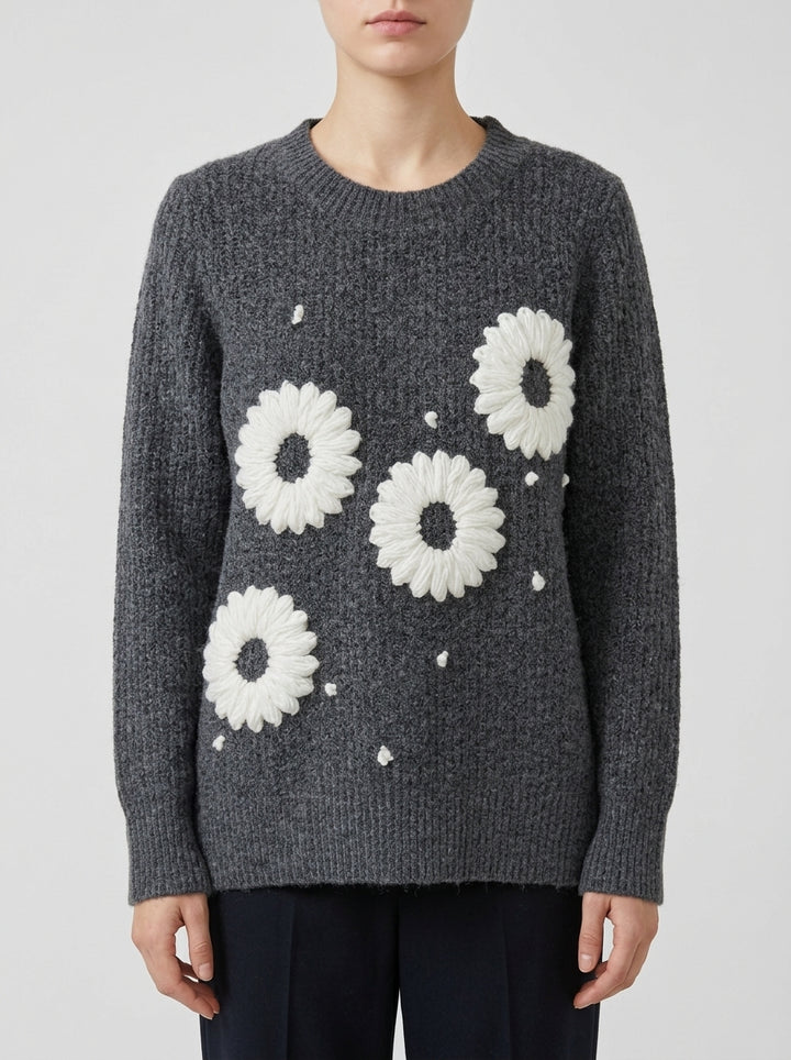 Maglia grigia in lana a coste con ricamo bianco 