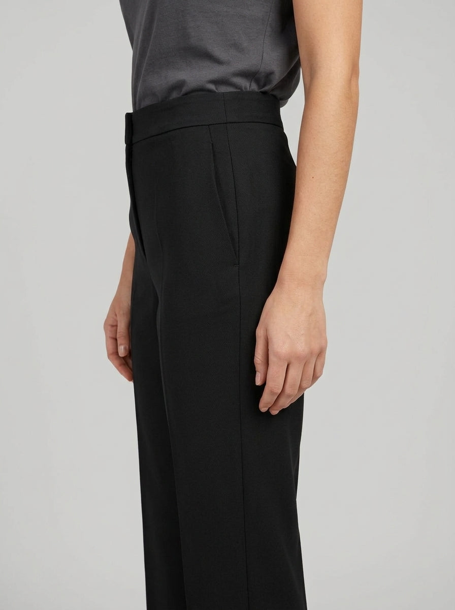 Pantalone nero a zampa 