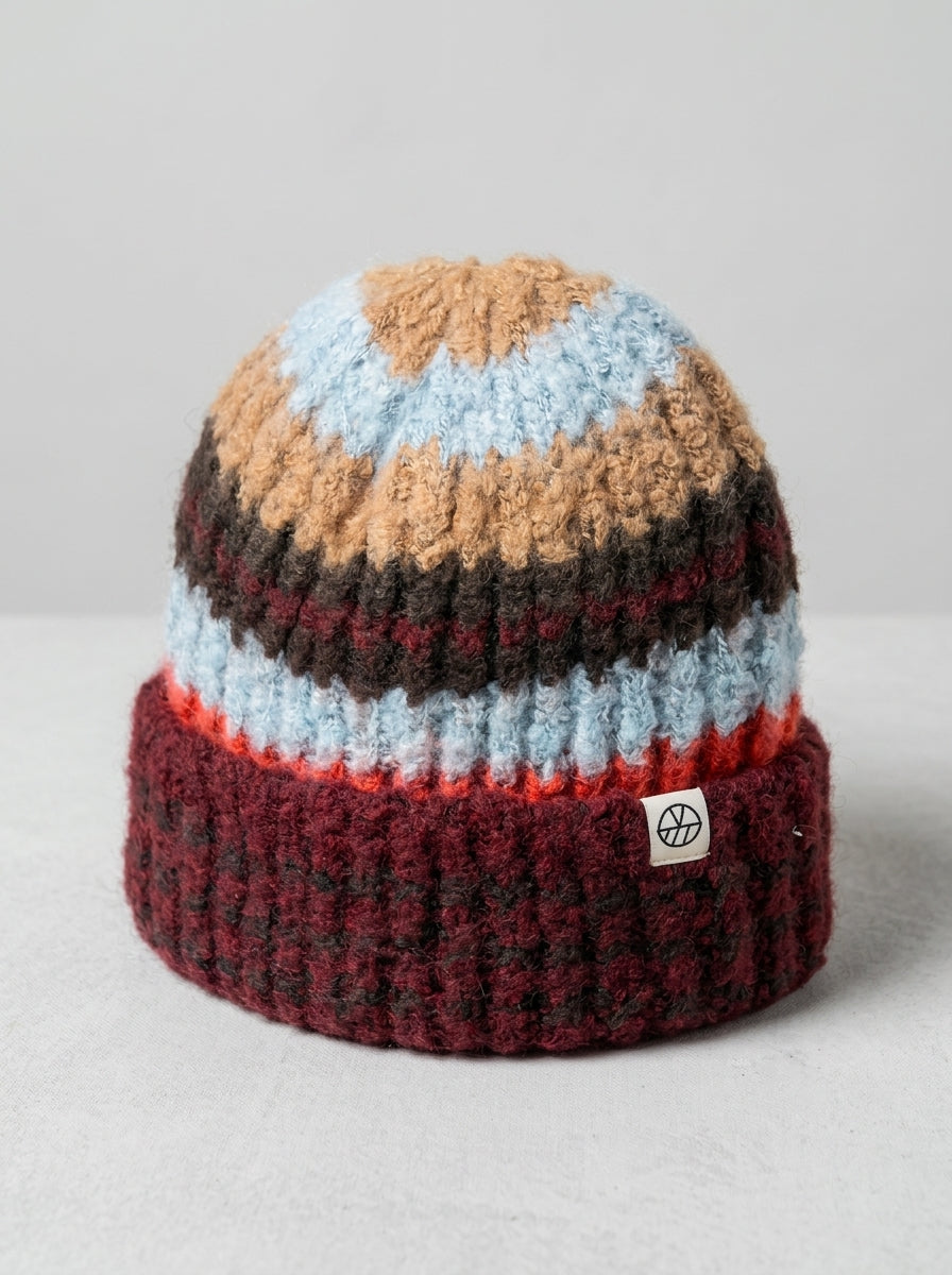 Berretto in maglia bouclé a righe jacquard bordeaux 
