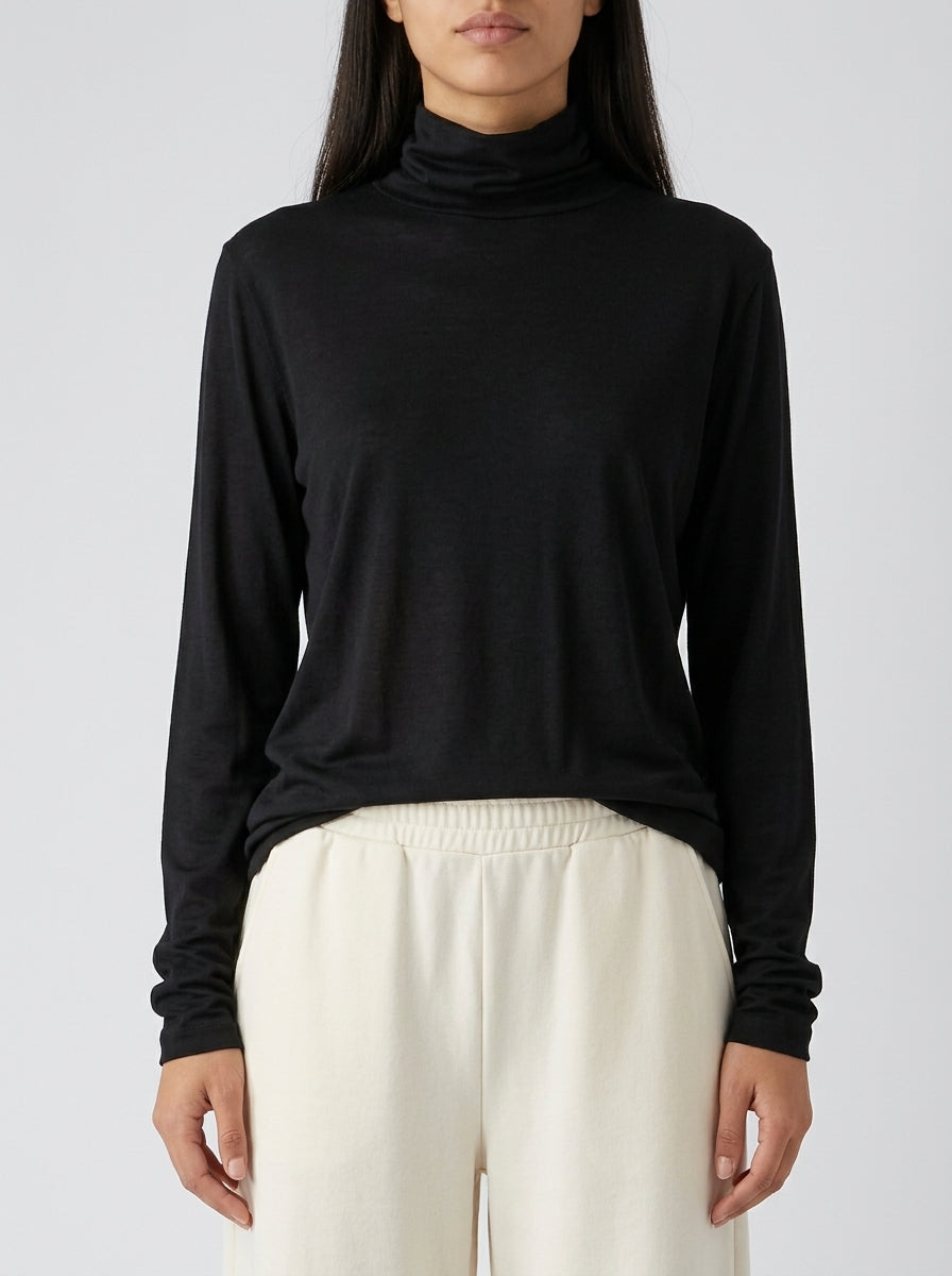 t-shirt nera collo alto 