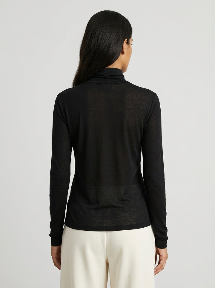 t-shirt nera collo alto 