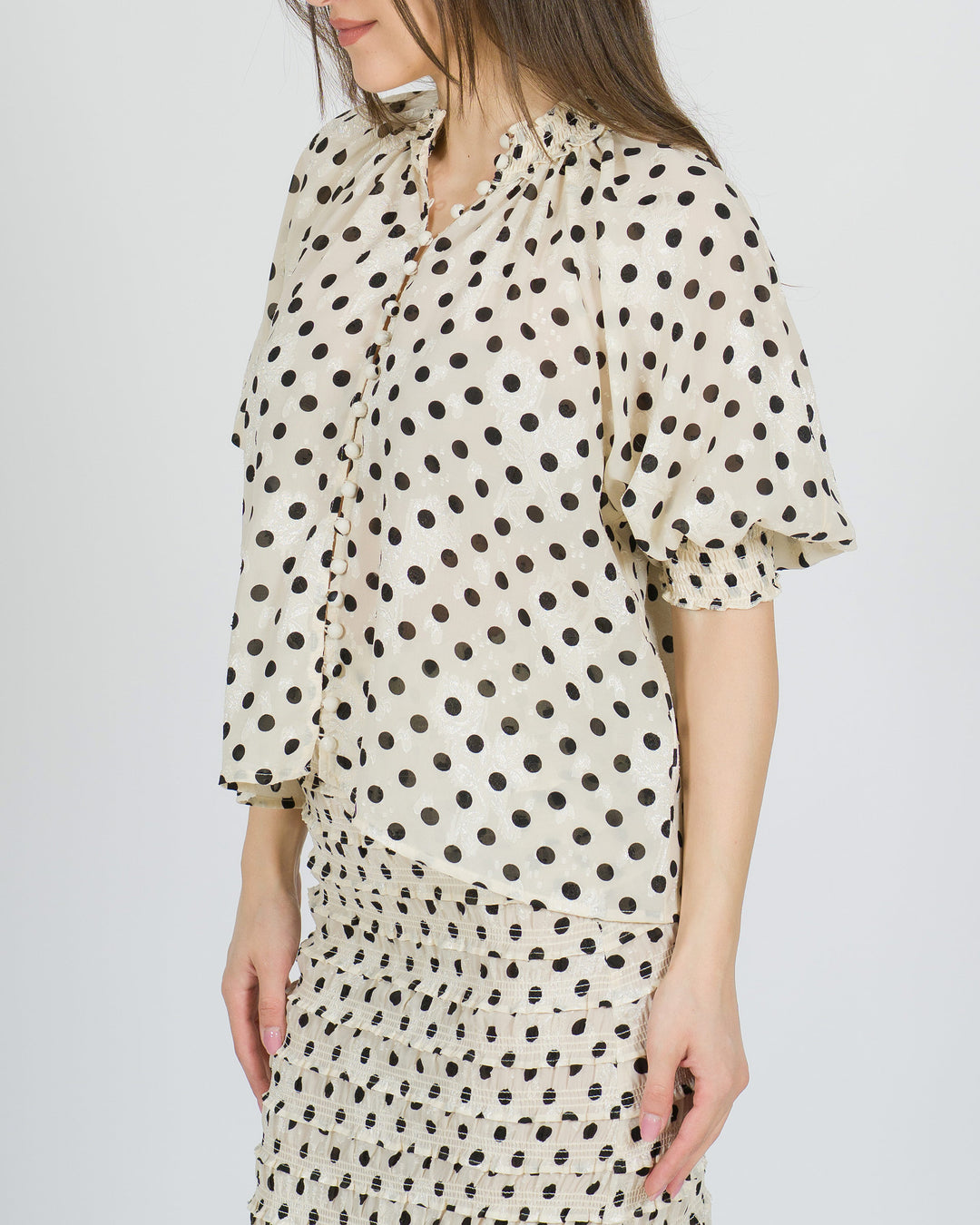 Camicia amosa panna a pois neri 