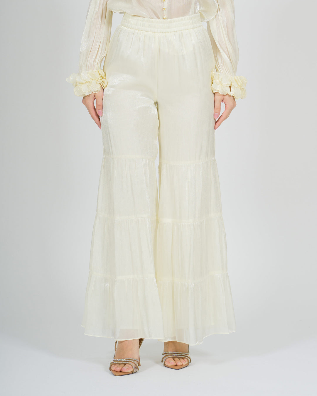 Pantalone panna amosa  modello zampa con balze 