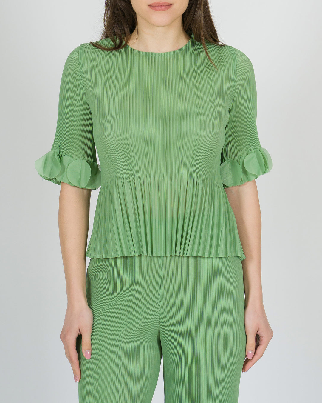 Maglia Amosa verde in plissé con maniche a campana 