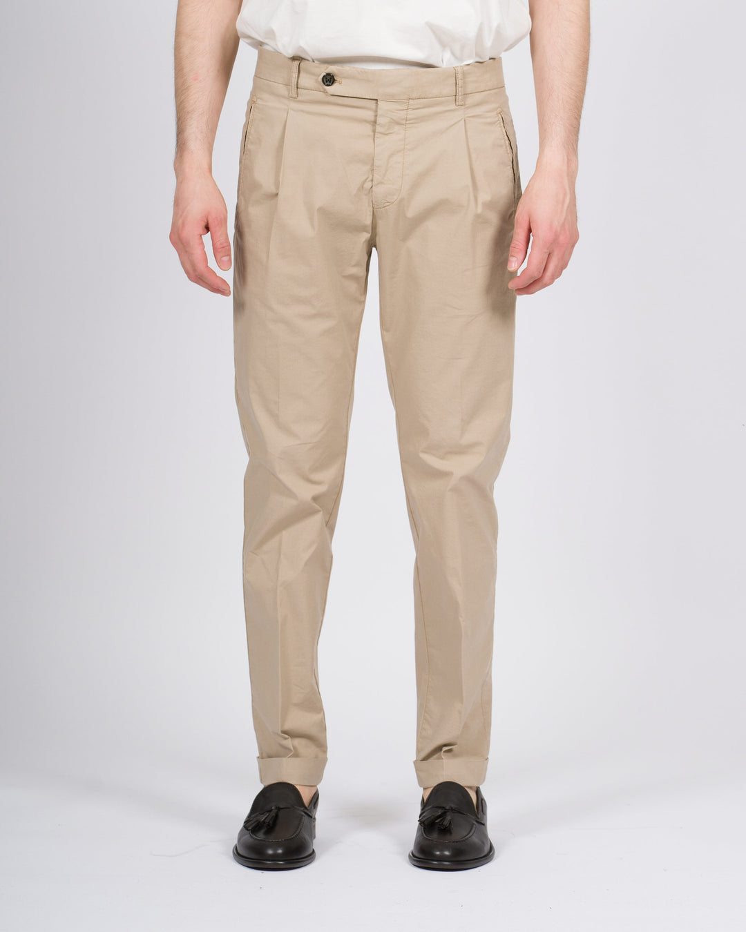 Pantalone retro beige con pence e risvolto 