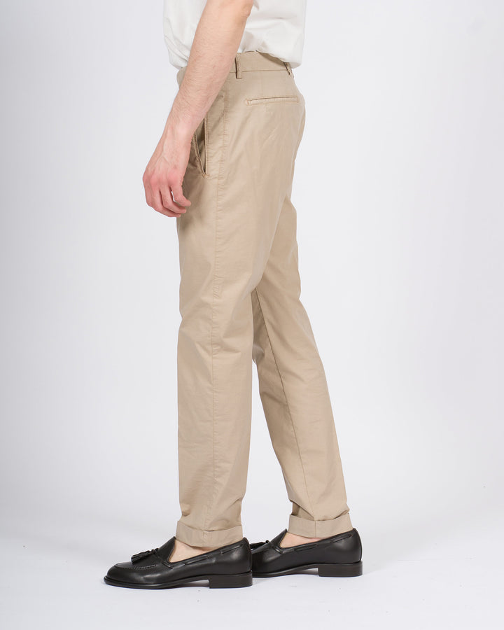 Pantalone retro beige con pence e risvolto 