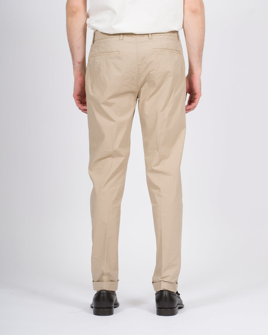 Pantalone retro beige con pence e risvolto 