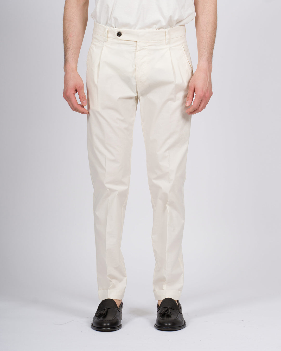 Pantalone retro panna con pence e risvolto 