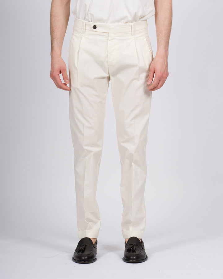 Pantalone retro panna con pence e risvolto 