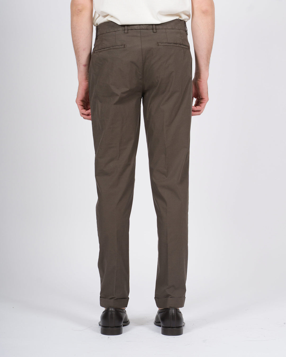 Pantalone retro moro con pence e risvolto 