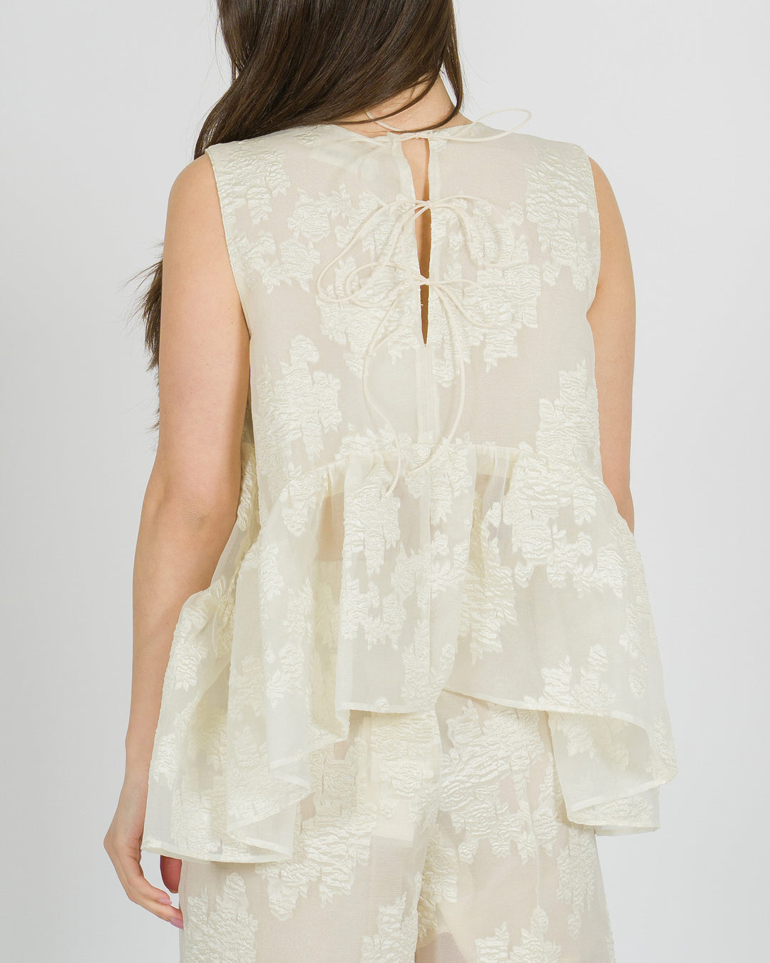 Blusa in cotone panna a giromanica con fantasia floreale tono su tono 