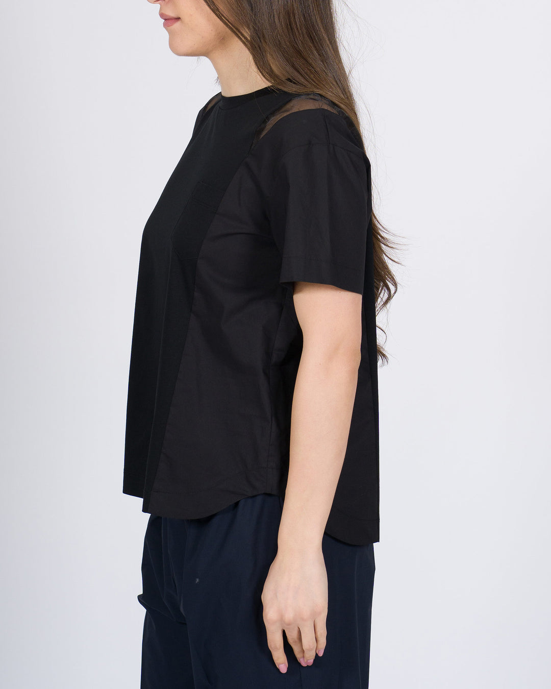 T-shirt Meimeij nera con dettaglio spicchi in organza sulle spalle 