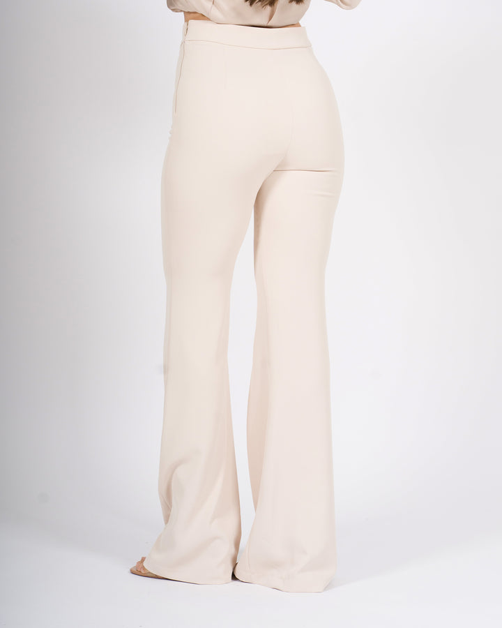 pantalone beige a zampa con spacchi 