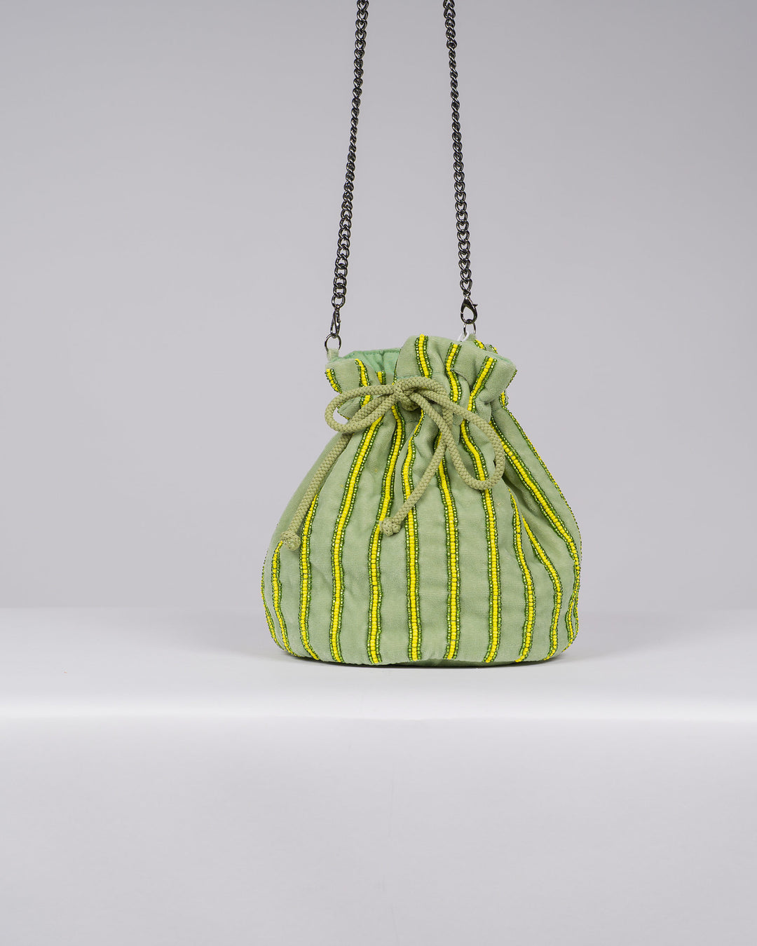 Borsa Secchiello Verde Surkana con Catena e Righe Gialle 