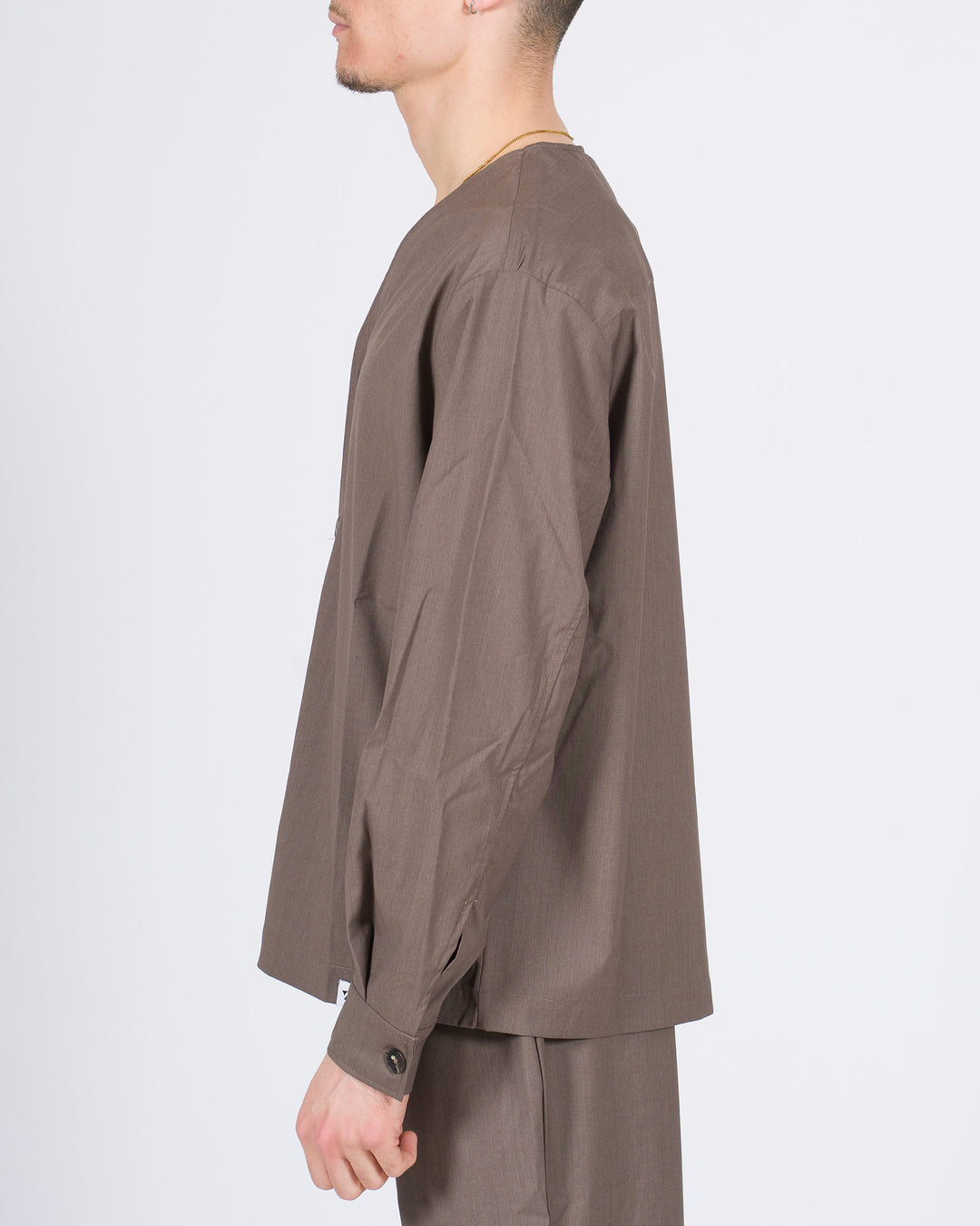 Giacca con bottoni in fibra naturale color fango 