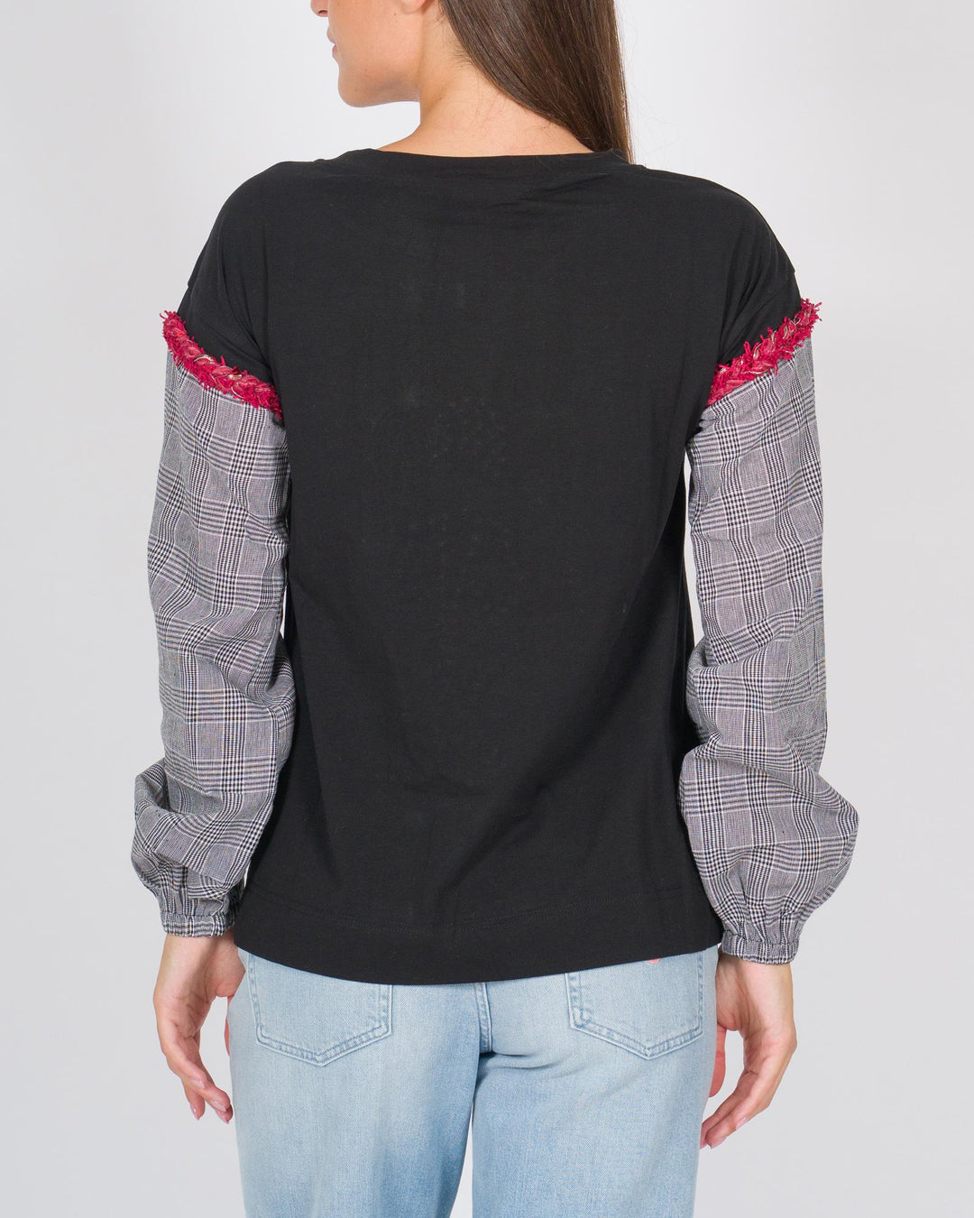 T-shirt con stampa  fondo nero 