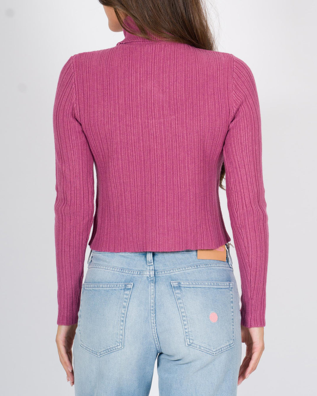 Maglia con scollatura rosa 