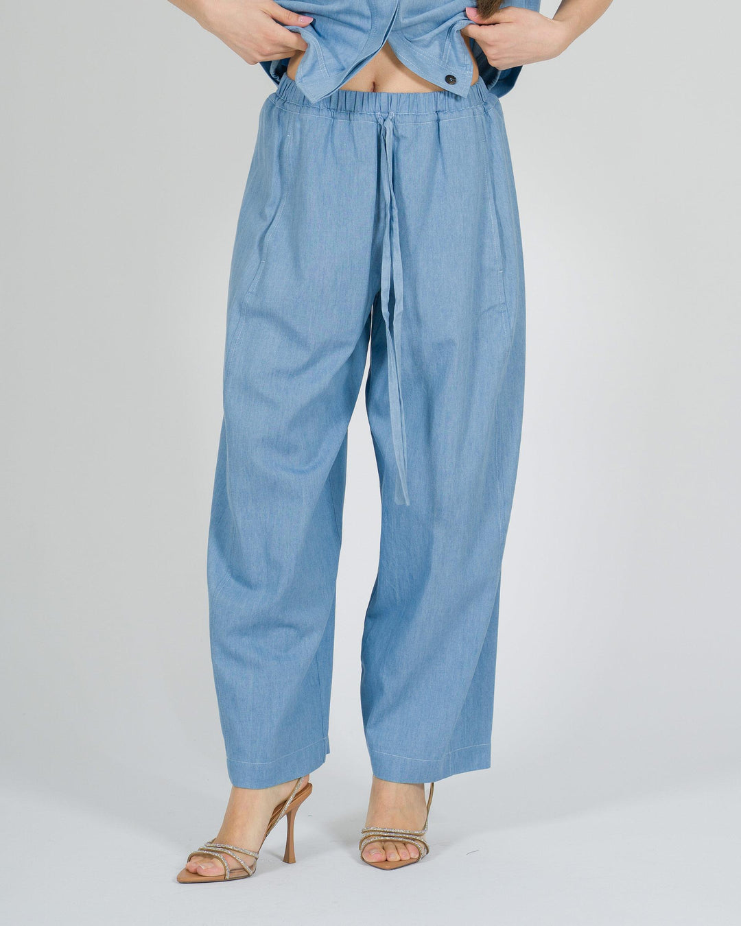 Pantaloni Meimeij azzurri effetto denim 