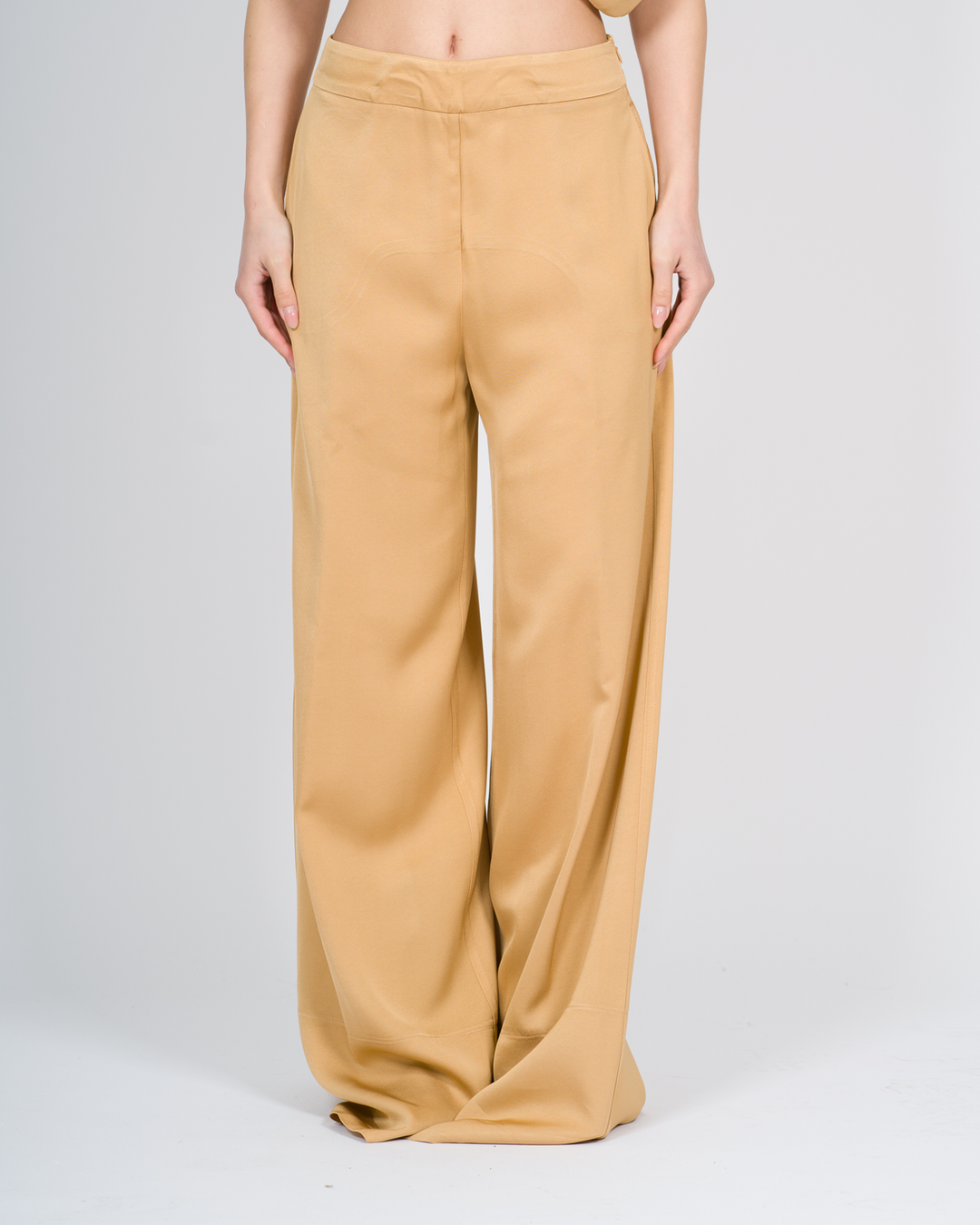 Pantaloni con cuciture decorative ocra 