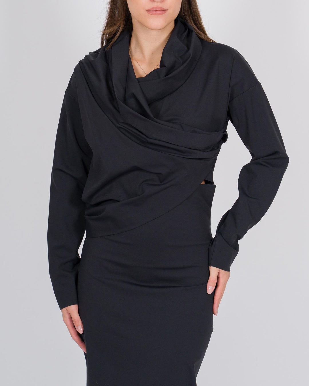 Blusa con collo sciallato e drappeggi nero 