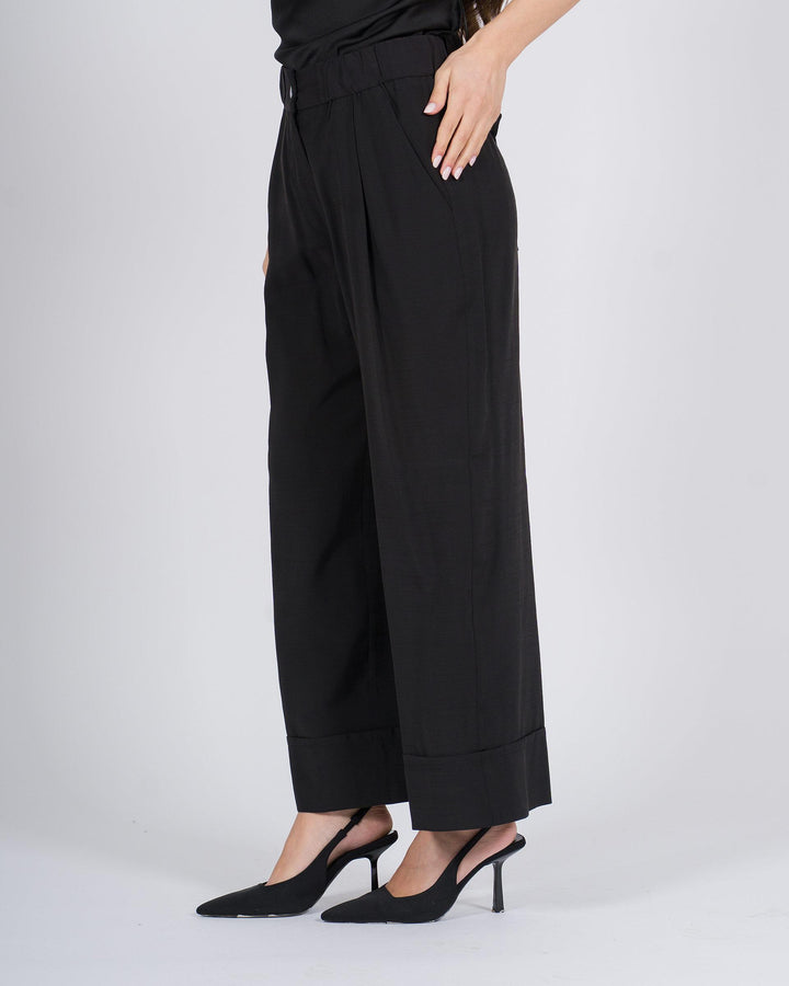 Pantalone nero ampio con pence 