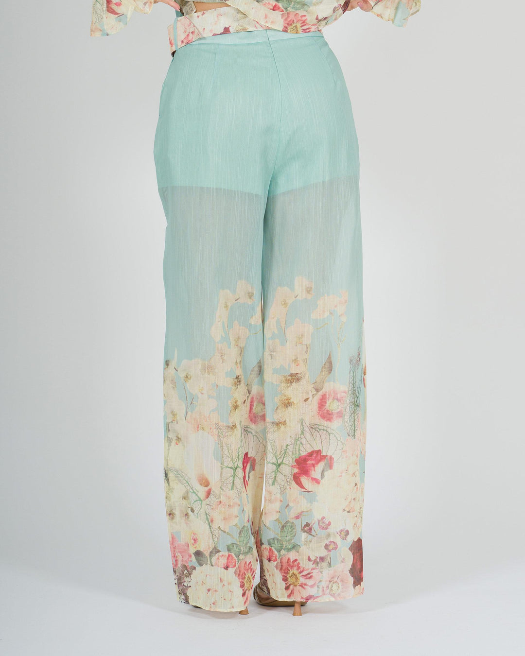 Pantalone azzurro amosa  in cotone leggero con stampa floreale 