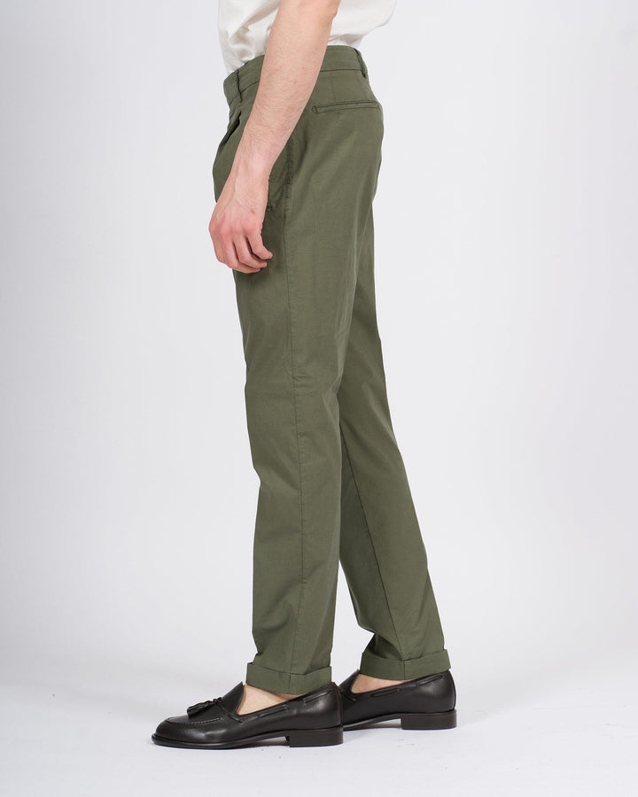 Pantalone retro verde con pence e risvolto 