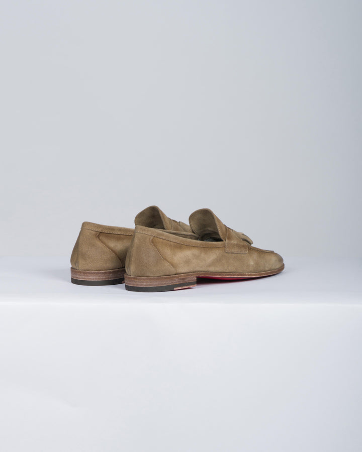 Mocassino camoscio con nappine 