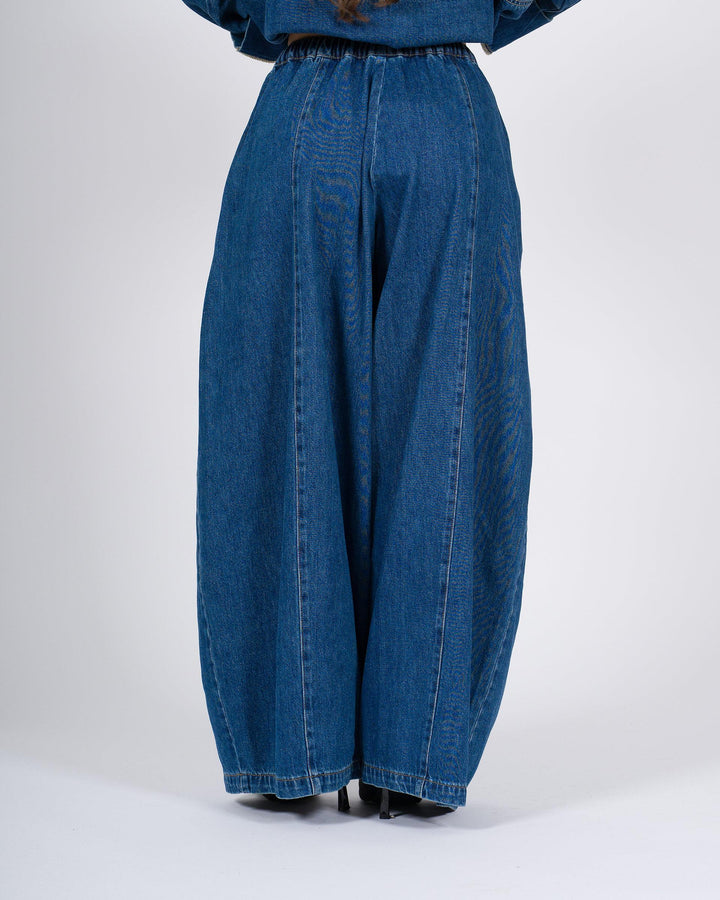 Denim Meimeij modello ballon ampio con coulisse in vita e laccio 