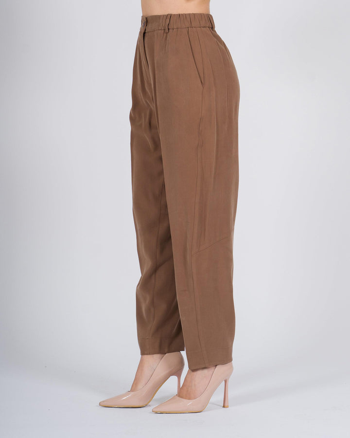 Pantaloni carrot-fit con vita elasticizzata caffè 