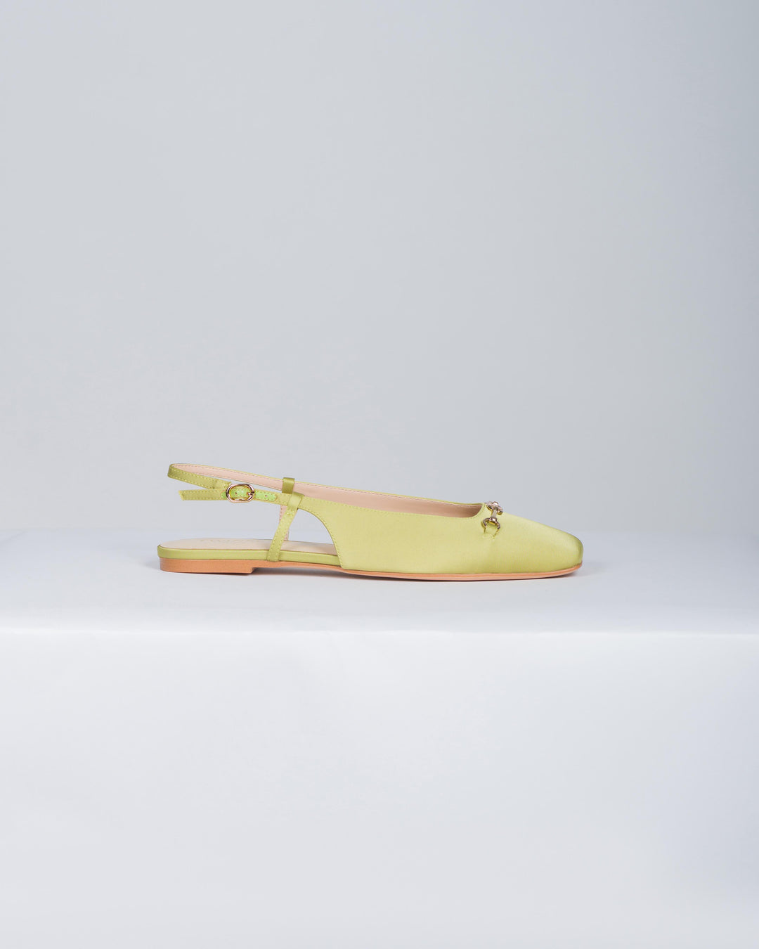 Ballerine sling back in raso acido 