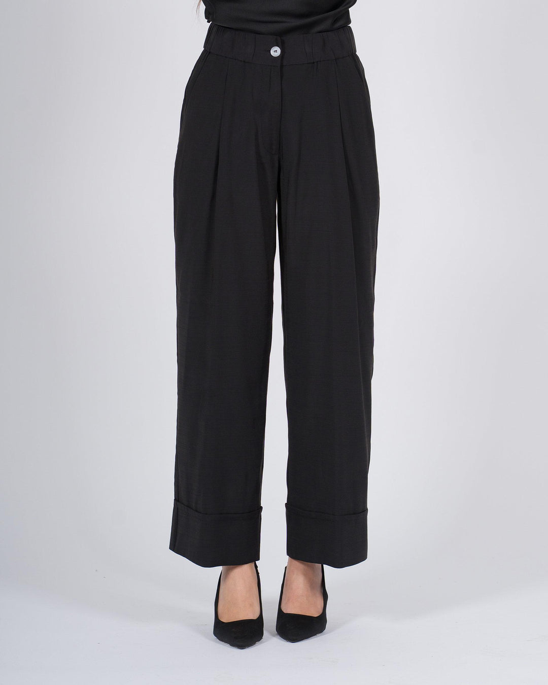 Pantalone nero ampio con pence 