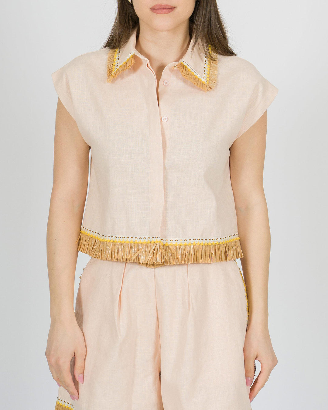 Camicia amosa rosa in lino con nappine 