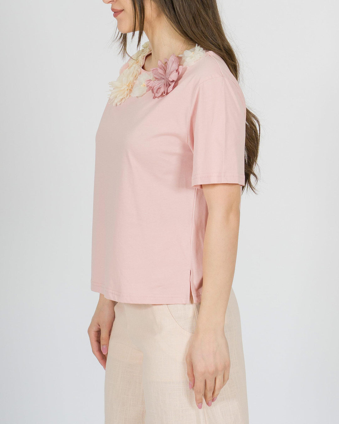 T-shirt rosa Amosa con applicazione di  fiori 