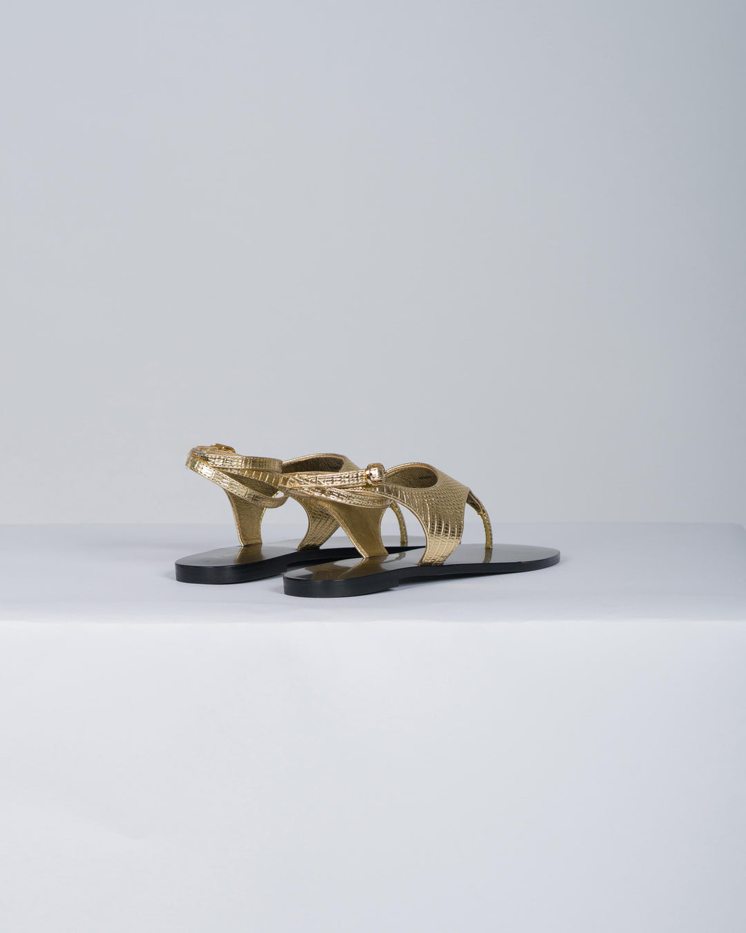 Sandali flat infradito in pelle oro 